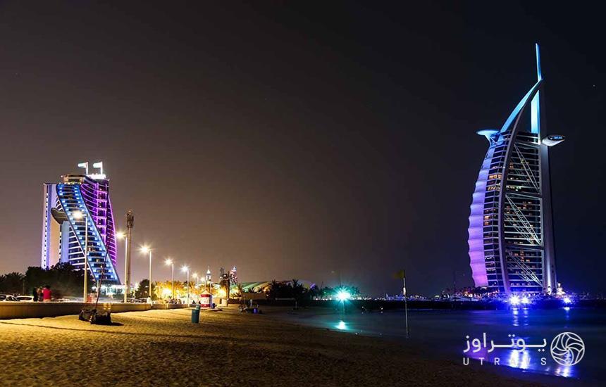 تصویری از ساحل جمیرای دبی در شب
